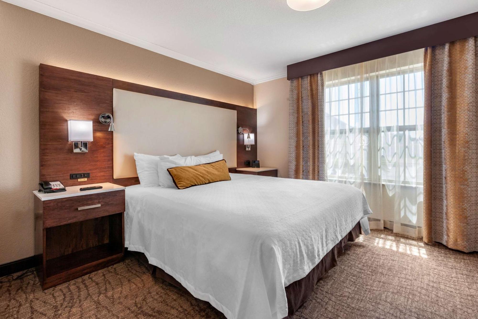 Best Western Premier Bridgewood Hotel Resort Neenah Exteriör bild
